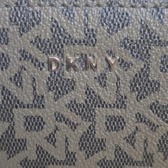 Dkny Brown Crossbody Bag with Elegant Design - Picture 2 of 12
